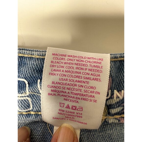 No Boundaries Boho Chic Sunflower Denim Shorts With Playful Frayed Edges size 13 - Picture 5 of 7